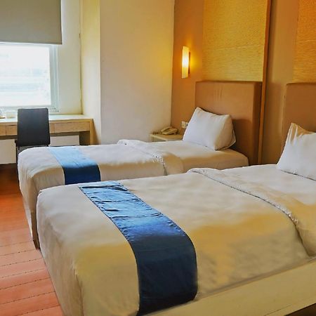 Terraz Tree Hotel Джакарта Экстерьер фото