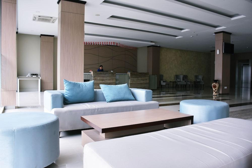 Terraz Tree Hotel Джакарта Экстерьер фото