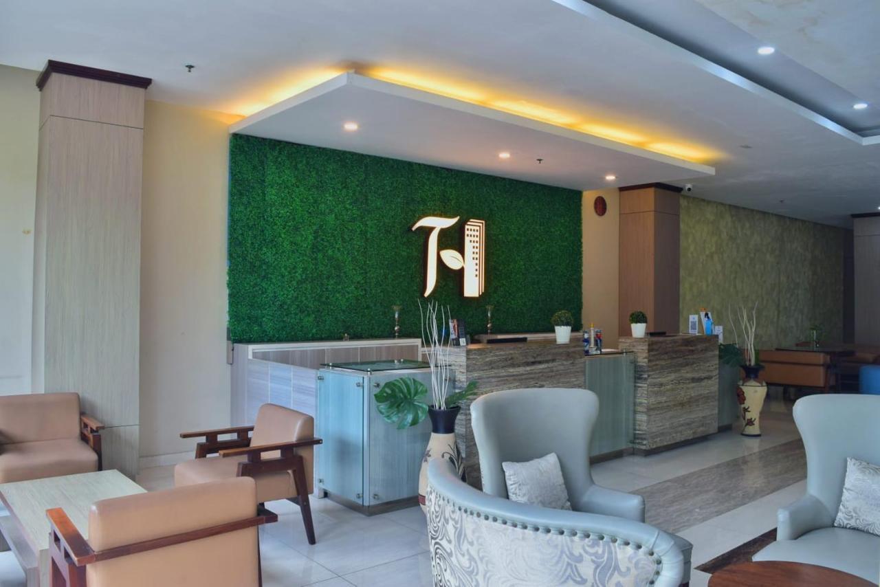 Terraz Tree Hotel Джакарта Экстерьер фото