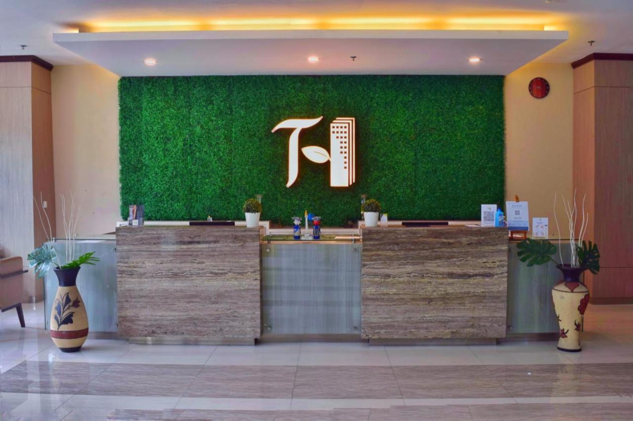 Terraz Tree Hotel Джакарта Экстерьер фото