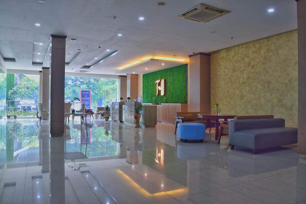 Terraz Tree Hotel Джакарта Экстерьер фото
