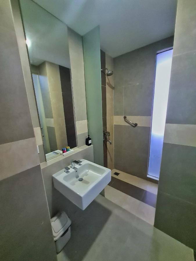 Terraz Tree Hotel Джакарта Экстерьер фото