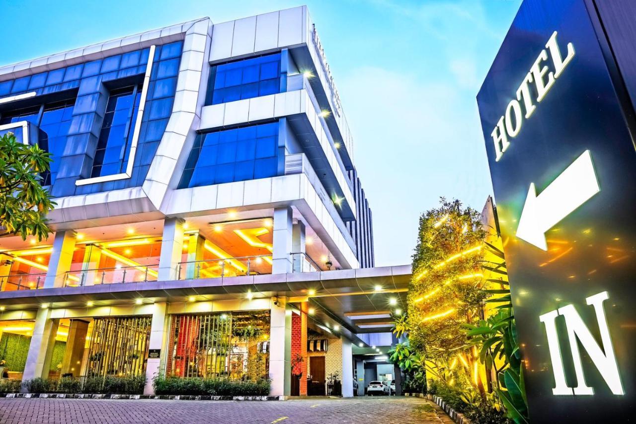 Terraz Tree Hotel Джакарта Экстерьер фото