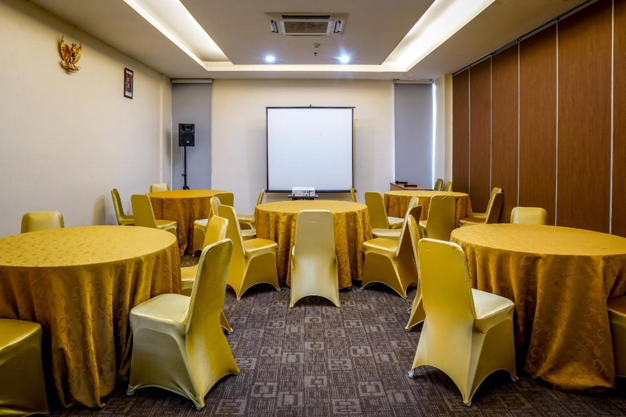 Terraz Tree Hotel Джакарта Экстерьер фото